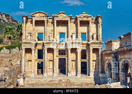 Biblioteca di Celso di Efeso / Efes, Turchia. Efeso era un'antica città greca sulla costa di Ionia. Ora si trova a Selcuk, Izmir, Turchia Foto Stock