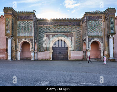 Porta di Bab El Mansour, Meknes, Marocco. Porta principale tra la Medina e la città imperiale di Meknes. Foto Stock