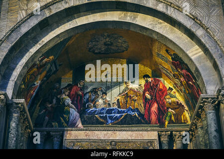 Opere d'arte alle mura e al soffitto della Basilica di San Marco, Venezia Foto Stock