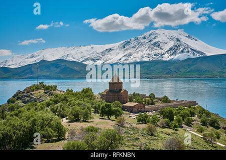 Chiesa Akdamar (la chiesa di Santa Croce) è situato sul ... Isola di Akdamar, noto anche come Aghtamar, Akhtamar Ahtamar e. Foto Stock