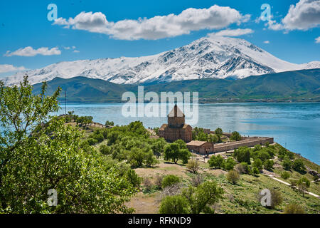 Chiesa Akdamar (la chiesa di Santa Croce) è situato sul ... Isola di Akdamar, noto anche come Aghtamar, Akhtamar Ahtamar e. Foto Stock