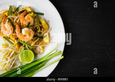 Gamberetti Pad Thai, cibo tailandese Foto Stock