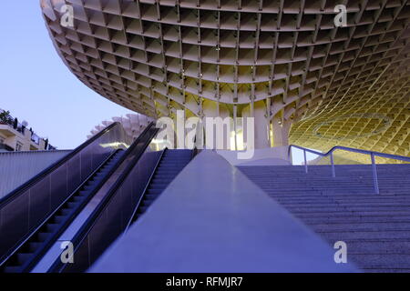 Metropol Parasol tettoia a fungo Las Setas de la Encarnación Siviglia Spagna Foto Stock