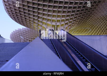 Metropol Parasol tettoia a fungo Las Setas de la Encarnación Siviglia Spagna Foto Stock