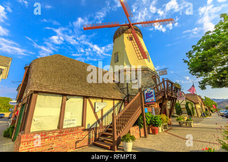 Solvang, California, Stati Uniti - Agosto 10, 2018: Il Vecchio Mulino di Santa Ynez Valley, Santa Barbara County. Solvang è un Villaggio Danese, noto per Foto Stock