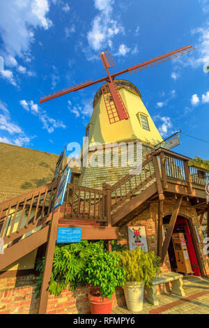 Solvang, California, Stati Uniti - Agosto 10, 2018: Il Vecchio Mulino di Santa Ynez Valley, Santa Barbara County. Solvang è un Villaggio Danese, noto per Foto Stock