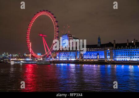 Ruota panoramica London Eye al crepuscolo, Londra, Gran Bretagna Foto Stock
