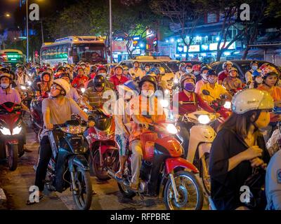 Sera Rush Hour nella città di Ho Chi Minh, Vietnam Foto Stock