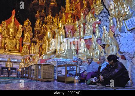 Grotta di 1000 golden Buddha, Shwe-Umin-pagoda, Pindaya, MYANMAR Birmania Foto Stock
