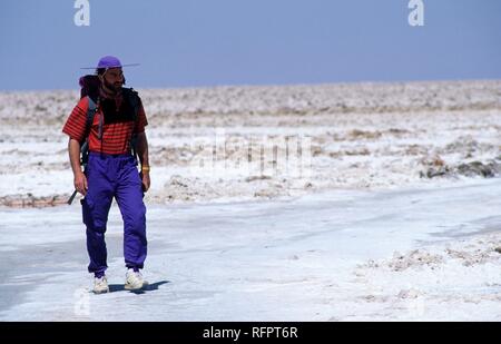 CHL, Cile, il Deserto di Atacama: Salt Lake Salar de Atacama, fori per l'acqua. Foto Stock