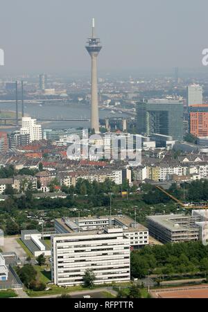 DEU, Germania, Duesseldorf: Dal centro città di Duesseldorf, colore di primo piano e gli edifici della polizia federale, LKA. Foto Stock