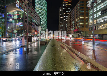 Berlino, Germania - 13 novembre 2018: notte stars Boulevard su Potsdamer Platz. Monumento a la famosa industria del divertimento. Foto Stock