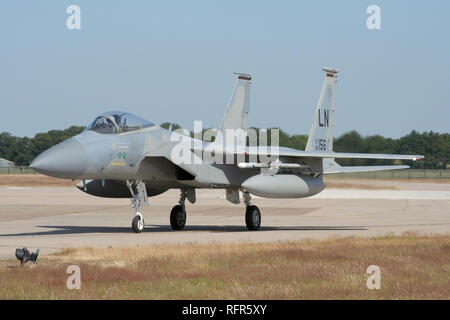 493Rd Fighter Squadron F-15C rullaggio dopo una sortita con la Royal Air Force durante un esercizio combinato a RAF Coningsby. Foto Stock