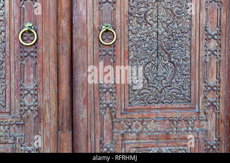 Vecchia porta di legno in Kazakistan Foto Stock