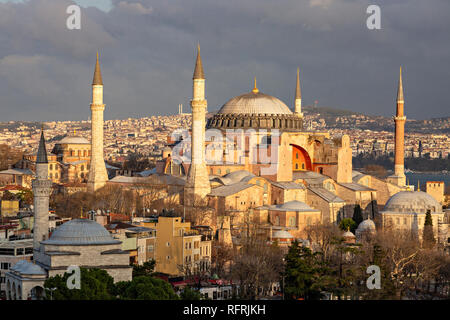 Hagia Sophia al tramonto, Istanbul, Turchia Foto Stock