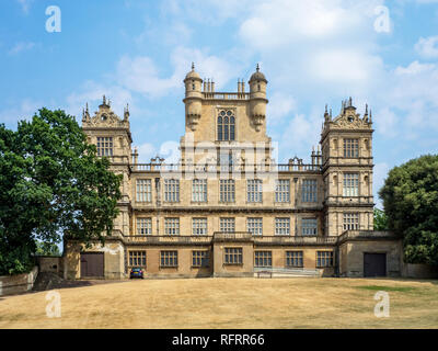 Renaissance Wallaton Hall di Nottingham, Inghilterra, Regno Unito. Costruito nel XVI come un paese casa di Elisabetta I, circondato da un grande parco. Foto Stock