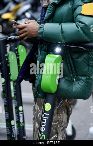 E-Scooter Limes a Parigi - Francia Foto Stock