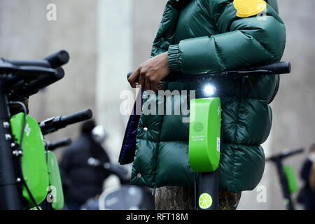 E-Scooter Limes a Parigi - Francia Foto Stock