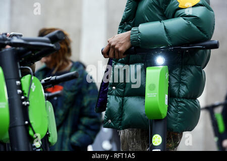 E-Scooter Limes a Parigi - Francia Foto Stock