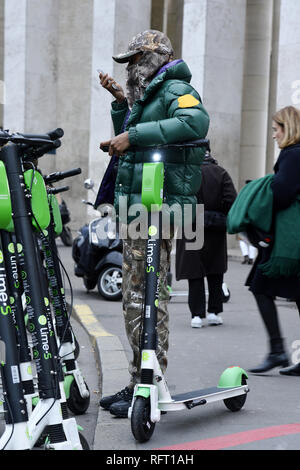 E-Scooter Limes a Parigi - Francia Foto Stock