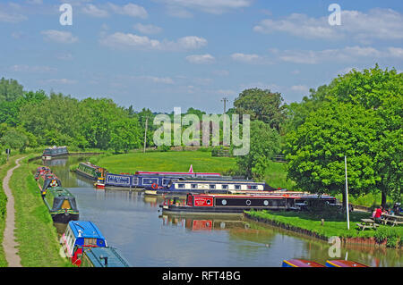 Imbarcazioni strette, Heyford inferiore, Wharf, Oxford Canal, Oxfordshire Foto Stock