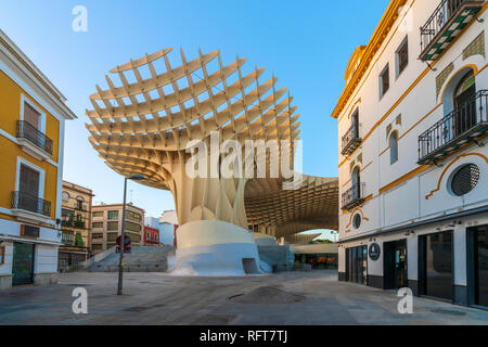 Metropol Parasol, una struttura in legno popolarmente noto come Setas de Sevilla, Plaza de la Encarnación, Siviglia, Andalusia, Spagna, Europa Foto Stock