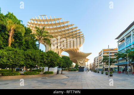 Plaza Mayor, il livello inferiore del Metropol Parasol, Plaza de la Encarnación, Siviglia, Andalusia, Spagna, Europa Foto Stock