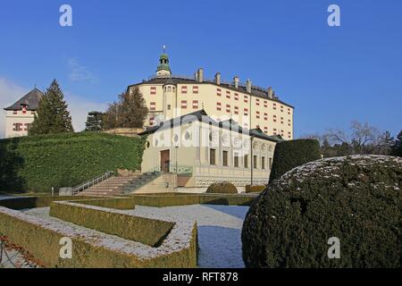 Il castello di Ambras, Innsbruck, in Tirolo, Austria, Europa Foto Stock