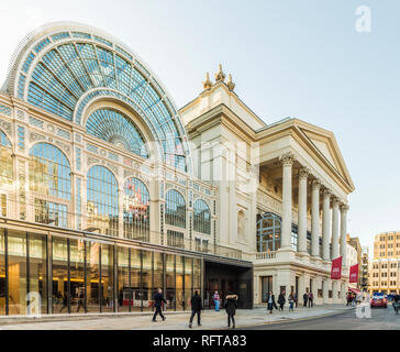 La Royal Opera House di Covent Garden di Londra, Inghilterra, Regno Unito, Europa Foto Stock