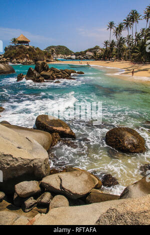 Costa mozzafiato al Parco Nazionale Tayrona in corrispondenza della Colombia Costa dei Caraibi Foto Stock