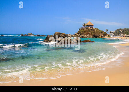 Costa mozzafiato al Parco Nazionale Tayrona in corrispondenza della Colombia Costa dei Caraibi Foto Stock