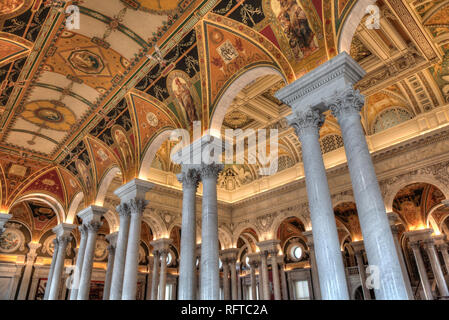 Il soffitto e le pareti, mezzanino della grande hall, la Biblioteca del Congresso di Washington D.C., Stati Uniti d'America, America del Nord Foto Stock