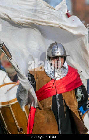 Nantwich, Cheshire, Regno Unito 26 gen, 2019 . La battaglia di Nantwich. Per più di quarant'anni, le truppe fedeli del Nodo sigillato si sono riuniti nella storica cittadina di Nantwich, Cheshire, per riattivare la sanguinosa battaglia che ha avuto luogo nel 1644. Ora noto come Holly giorno santo, l'evento annuale ri-decreta la battaglia che si è conclusa la lunga e dolorosa assedio della città. Credito: MWI/AlamyLiveNews. Foto Stock