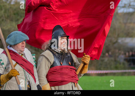 Nantwich, Cheshire, Regno Unito 26th Gen, 2019 . La Battaglia Di Nantwich. Per più di 40 anni, le truppe fedeli del Sealed Knot si sono riunite nella storica città di Nantwich, Cheshire, per ristabilire la sanguinosa battaglia che si è svolta nel 1644. Ora conosciuta come la Giornata Santa dell'agrifoglio, l'evento annuale reinsorge la battaglia che ha concluso il lungo e doloroso assedio della città. Foto Stock