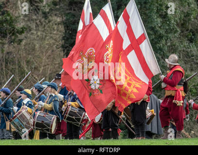 Nantwich, Cheshire, Regno Unito 26 gen, 2019 . La battaglia di Nantwich. Per più di quarant'anni, le truppe fedeli del Nodo sigillato si sono riuniti nella storica cittadina di Nantwich, Cheshire, per riattivare la sanguinosa battaglia che ha avuto luogo nel 1644. Ora noto come Holly giorno santo, l'evento annuale ri-decreta la battaglia che si è conclusa la lunga e dolorosa assedio della città. Credito: MWI/AlamyLiveNews. Foto Stock