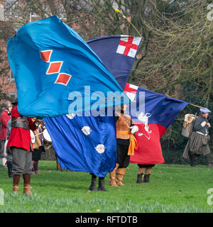 Nantwich, Cheshire, Regno Unito 26th Gen, 2019 . La Battaglia Di Nantwich. Per più di 40 anni, le truppe fedeli del Sealed Knot si sono riunite nella storica città di Nantwich, Cheshire, per ristabilire la sanguinosa battaglia che si è svolta nel 1644. Ora conosciuta come la Giornata Santa dell'agrifoglio, l'evento annuale reinsorge la battaglia che ha concluso il lungo e doloroso assedio della città. Foto Stock