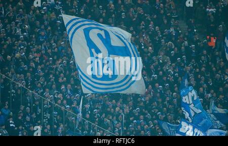 Berlino, Deutschland. 25 Jan 2019. firo: 25.01.2019 calcio, 1.Bundesliga, stagione 2018/2019 Hertha BSC Berlin - FC Schalke 04, Schalke flag di blocco guest, depositante, funzione generale | Utilizzo di credito in tutto il mondo: dpa/Alamy Live News Foto Stock