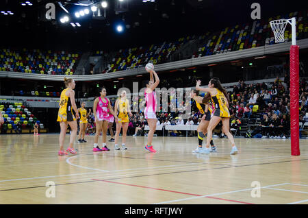 Londra, Regno Unito. Il 26 gennaio 2019. Londra Pulse ha preso su Wasp Netball all'Copperbox, Londra. Dopo un serrato prima metà, Wasp Netball fuggì via con la vittoria. Il risultato finale essendo 50-61 a Wasp Netball. Foto Stock