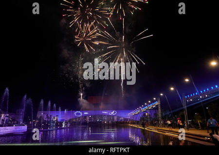 Mendoza, Argentina. Il 26 gennaio, 2019. Fuochi d'artificio durante il Criterium in centro c'vico NELLA XXXVII Vuelta a San Juan 2019 su gennaio 26, 2019 a San Juan in Argentina. Credito: Alexis Lloret/Alamy Live News Foto Stock