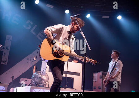 Frank Turner e le anime a pelo di eseguire presso il magazzino di Victoria, Manchester Foto Stock