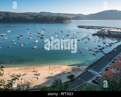Vista sul Porto di Cedeira, Rias Altas, La Coruña, Galizia, Spagna Foto Stock
