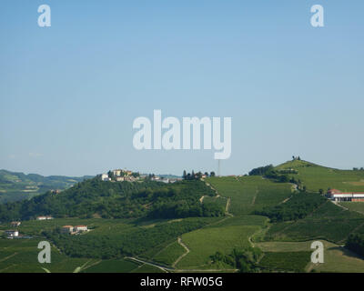 Vista sulle Langhe Occidentali vicino a Neive, Piemonte - Italia Foto Stock