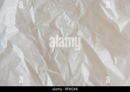 Crumpled white texture plastica vista ravvicinata Foto Stock