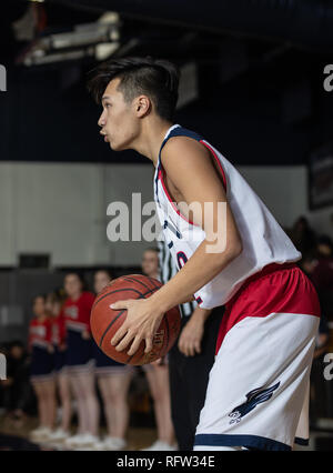 I ragazzi di azione di pallacanestro con la Valle Centrale vs. Università Prep High School nel Lago Shasta City, California. Foto Stock