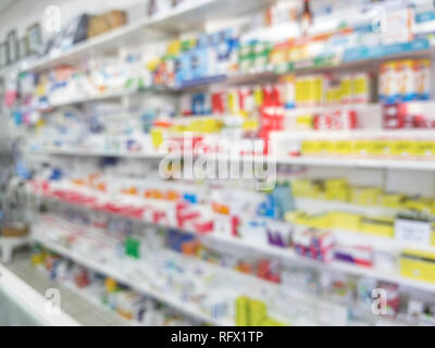 Ripiano in farmacia dello sfondo. Farmacia sfocati counter Foto Stock