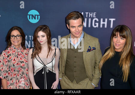 Sarah Aubrey, India Eisley, Chris Pine e Patty Jenkins che frequentano la serie TNT premiere di 'Io sono la notte' in armonia oro su gennaio 24, 2019 a Los Angeles, California. Foto Stock