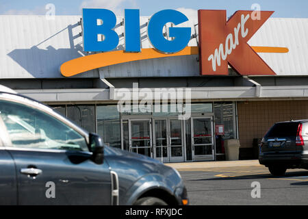 Un logo segno esterno di una grande Kmart store in Chambersburg, Pensilvania il 25 gennaio 2019. Foto Stock