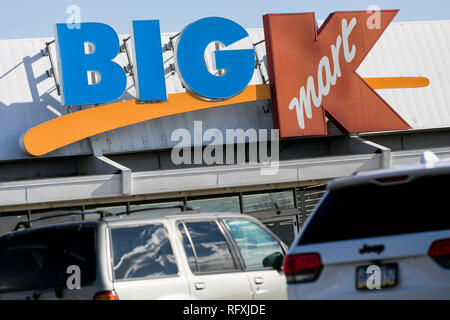 Un logo segno esterno di una grande Kmart store in Chambersburg, Pensilvania il 25 gennaio 2019. Foto Stock