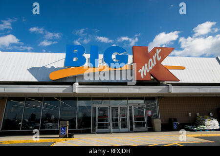 Un logo segno esterno di una grande Kmart store in Chambersburg, Pensilvania il 25 gennaio 2019. Foto Stock