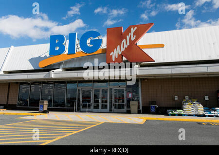 Un logo segno esterno di una grande Kmart store in Chambersburg, Pensilvania il 25 gennaio 2019. Foto Stock